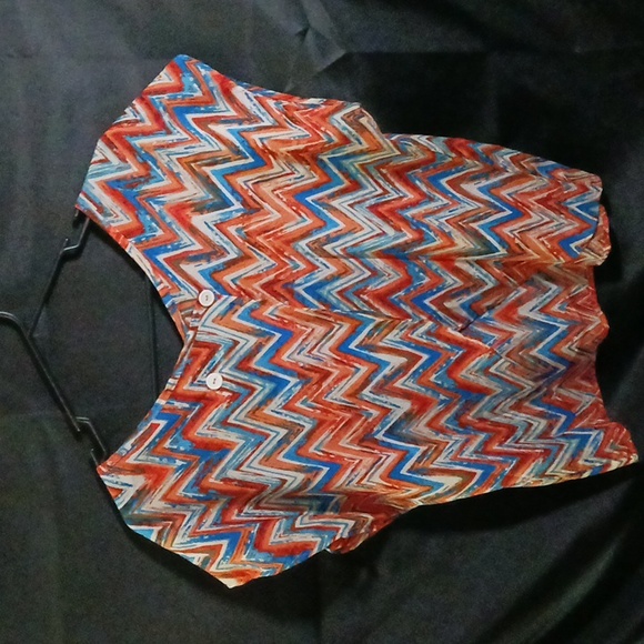 Abstract design open back blouse - Picture 2 of 2